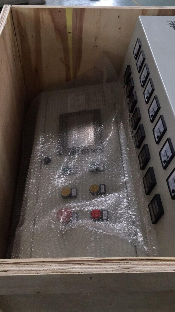 PFG300管機(jī)，3套模具，自動(dòng)上料機(jī)出口到西班牙(圖1)